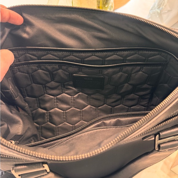 Tumi Slim Harrison Bradford Laptop Brief - Picture 8 of 9